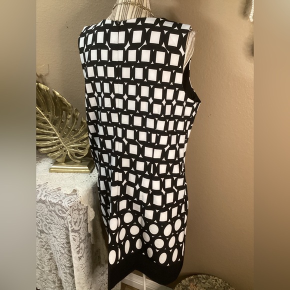 Studio I Classic Black & White MIDI dress. - Picture 8 of 16